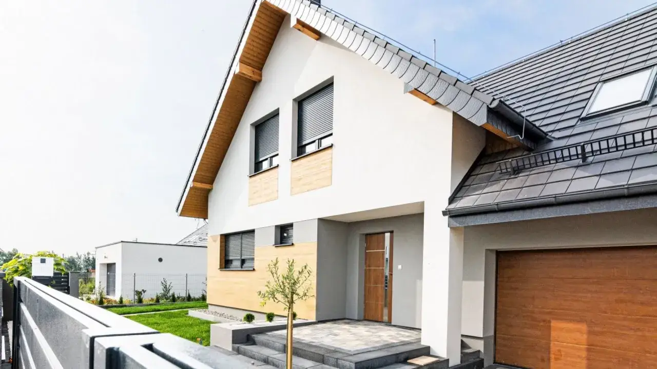 Zdjęcie Jak odnowić elewację budynku - uniknij kosztownych błędów i zyskaj efektowny wygląd