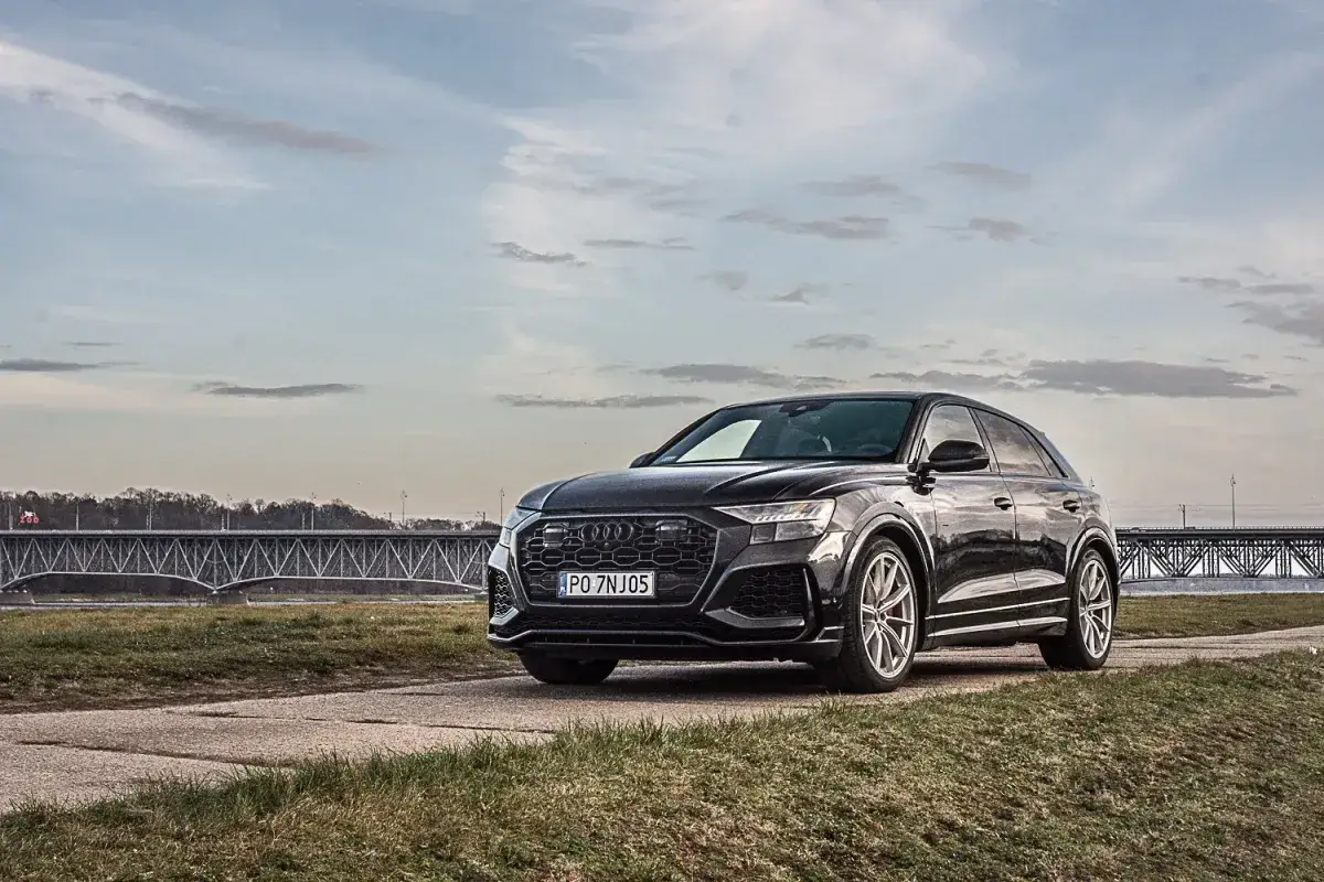 Zdjęcie Audi SUV Q8: Luksusowy kolos o sportowym charakterze