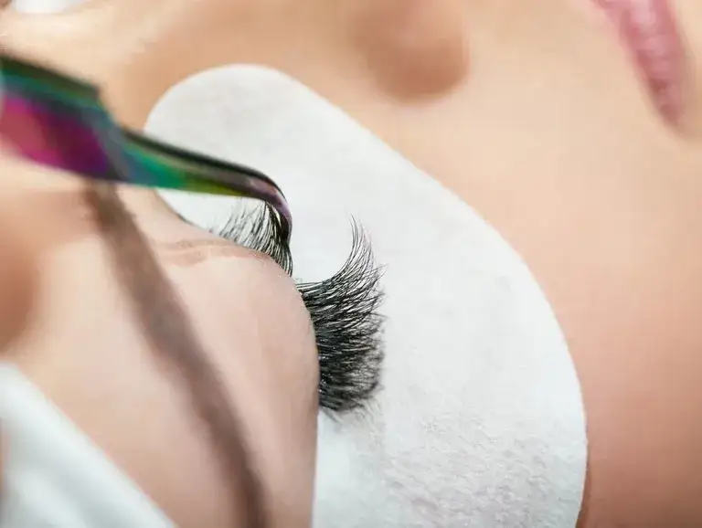 Zdjęcie Ile trwa przedłużanie rzęs 3D? Poznaj czas zabiegu i ważne szczegóły