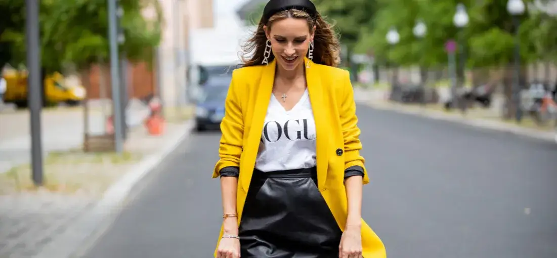 Zdjęcie Co ubrać do czarnej skórzanej spódnicy: 7 stylizacji na każdą okazję