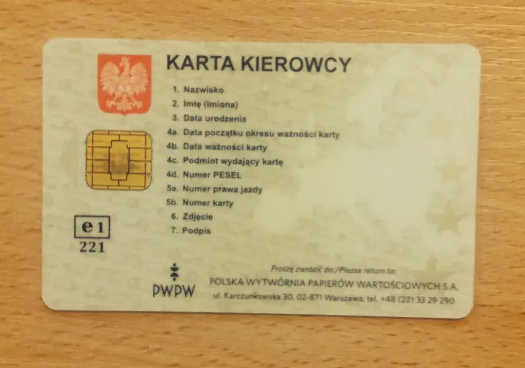 Zdjęcie Czekam na kartę kierowcy – czy mogę jeździć bez niej?