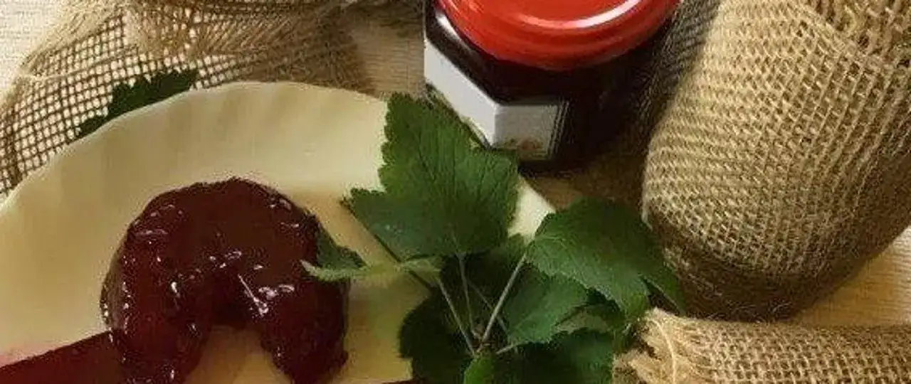 Zdjęcie Z czego jest galaretka? Odkryj składniki i ich pochodzenie