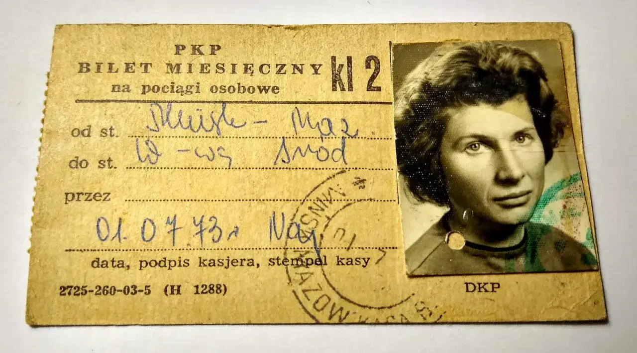 Zdjęcie Jak działa bilet miesięczny PKP? Odkryj jego tajemnice i korzyści