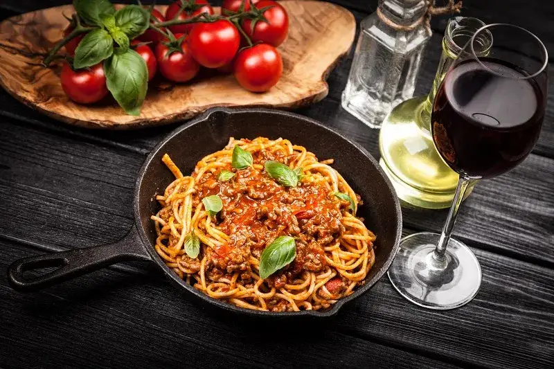 Zdjęcie Jakie wino do spaghetti? Odkryj idealne parowanie dla sosów