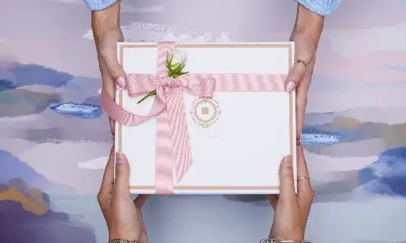 Zdjęcie Najlepsze pomysły na prezent dla bratowej pod choinkę, które zachwycą