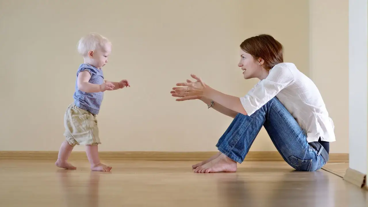 Zdjęcie Kiedy się niepokoić, gdy dziecko nie chodzi? Objawy i porady