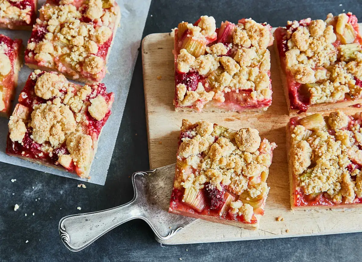 Zdjęcie Przepis na pyszne ciasto rabarbarowe, które zawsze się udaje