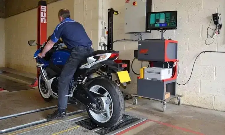 Zdjęcie Ile kosztuje przegląd motoroweru? Zaskakujące zmiany w opłatach