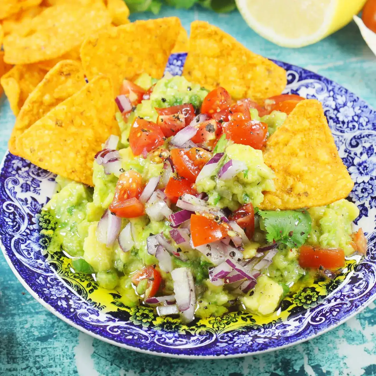 Zdjęcie Z czym jeść guacamole? Najlepsze pomysły na pyszne połączenia