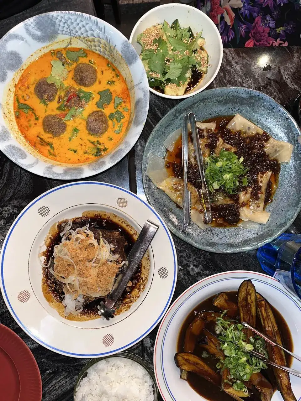 Zdjęcie Gdzie zjeść w Krakowie? Odkryj najlepsze lokalne smaki i opinie