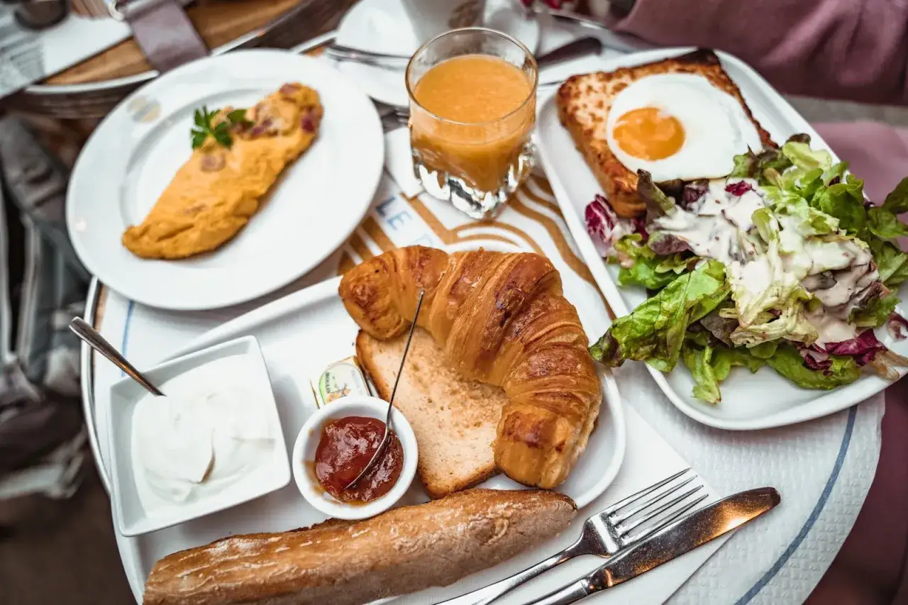 Zdjęcie Co zjeść w Paryżu? Odkryj najlepsze lokalne smaki i potrawy