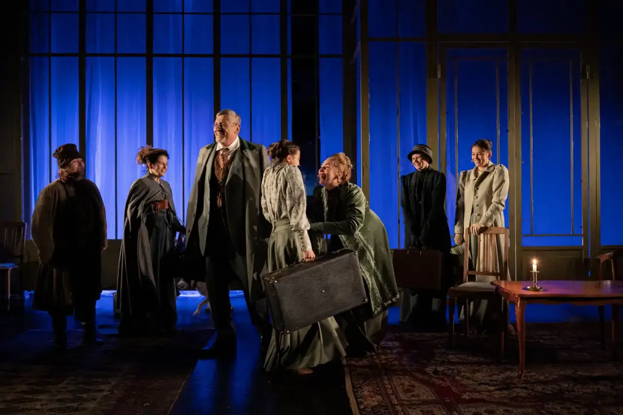 Zdjęcie Wiśniowy sad w teatrze: adaptacje, reżyseria i przesłanie sztuki