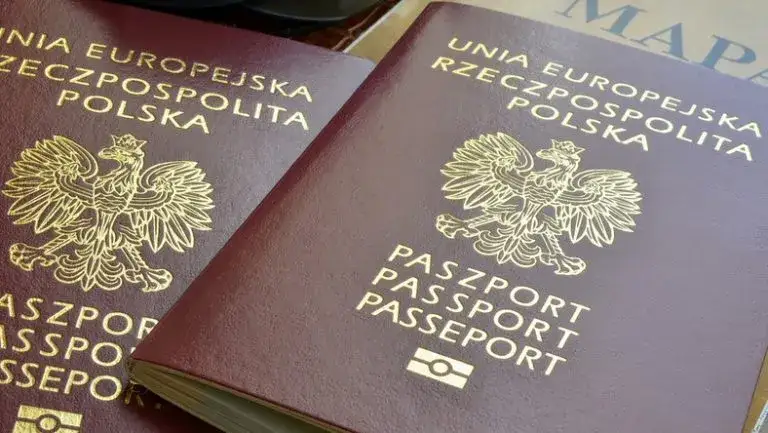Zdjęcie Ile trwa produkcja paszportu? Sprawdź, jak uniknąć opóźnień i zaoszczędzić czas!
