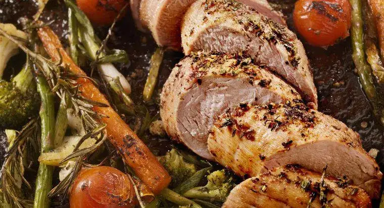 Zdjęcie Jak długo piec dziczyznę, aby była soczysta i delikatna w piekarniku