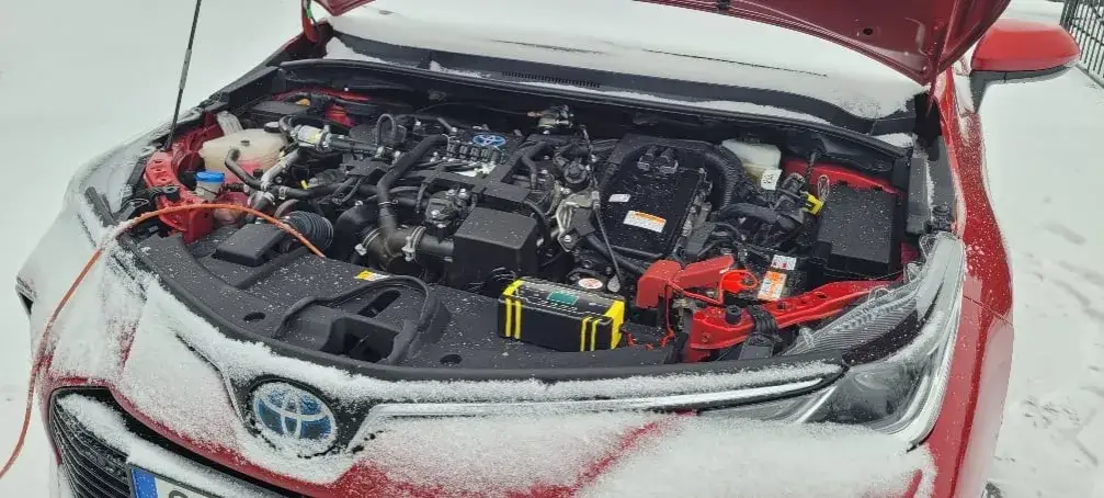 Zdjęcie Gdzie jest akumulator 12V w Toyota Auris Hybrid? Oto zaskakująca lokalizacja