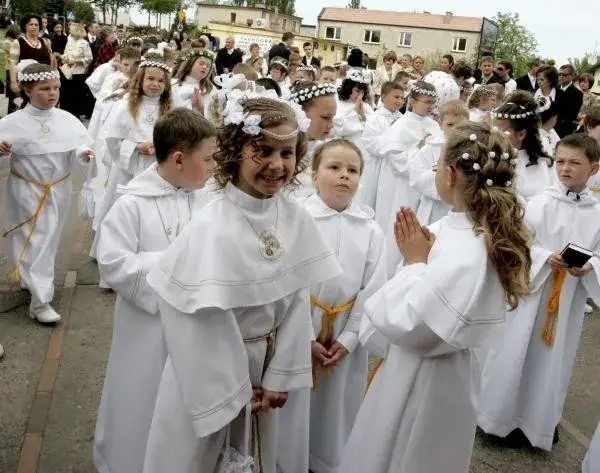 Zdjęcie Od kiedy Komunia w 3. klasie? Reforma 1999 i powody decyzji Kościoła