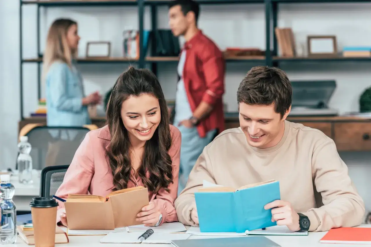 Zdjęcie Czy książki mogą być źródłem mądrości? Argumenty i przykłady