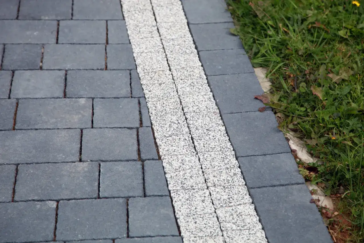 Zdjęcie Kostka brukowa Akropol: jak nowocześnie aranżować przestrzeń?