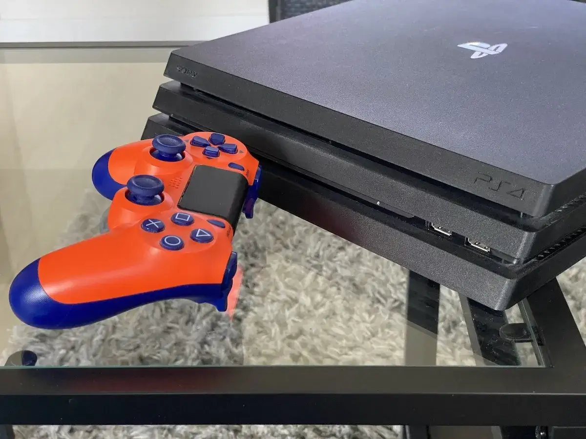 Zdjęcie Pudełko PS4: Gdzie Kupić i Jakie Wybrać dla Swoich Gier