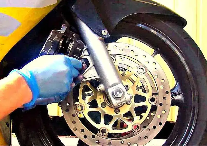 Zdjęcie Todo lo que necesitas saber sobre el disco de freno moto y su mantenimiento