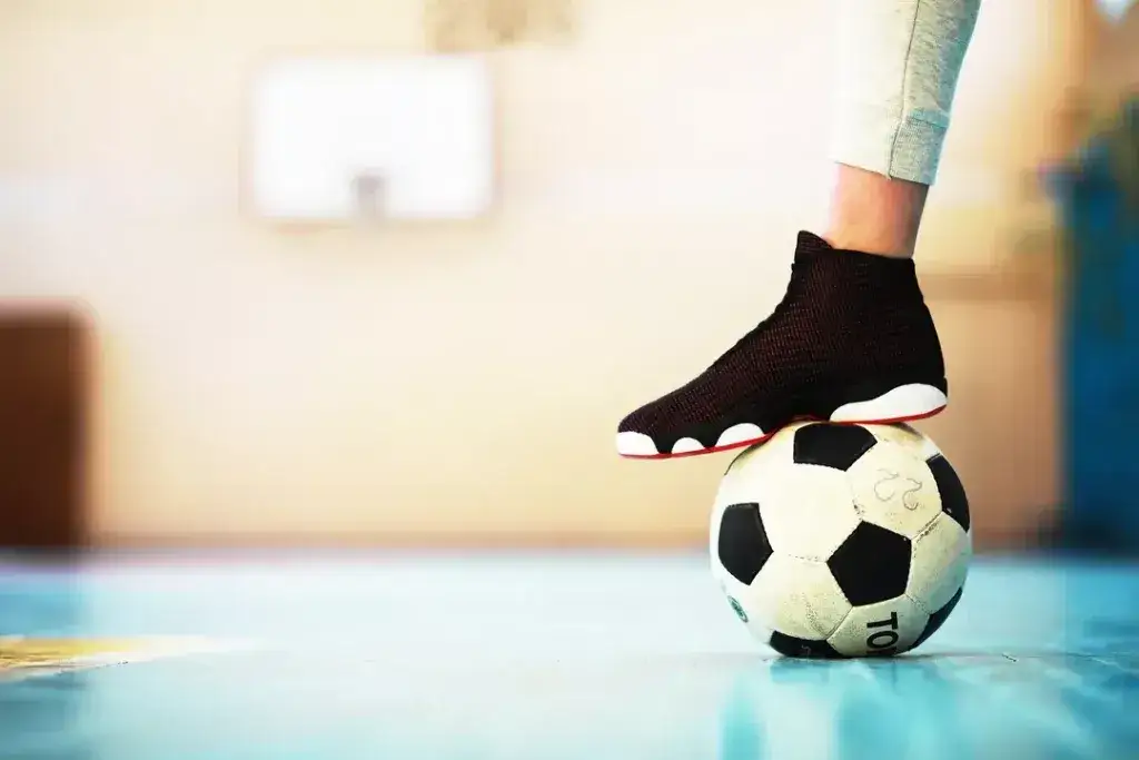 Zdjęcie Jakie buty na halę? Wybierz idealne obuwie do gry w hali