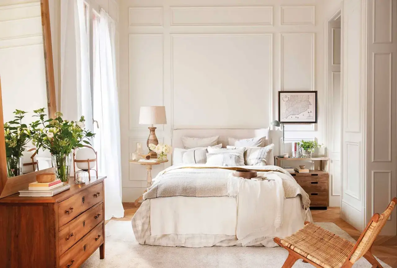 Zdjęcie Dormitorio blanco de matrimonio: claves para un dise&ntilde;o c&aacute;lido y chic