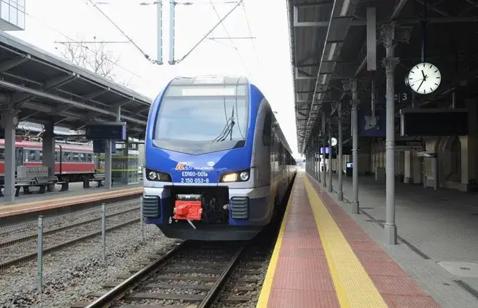 Zdjęcie Ile kosztuje pociąg z Bydgoszczy do Warszawy? Ceny biletów i porady.