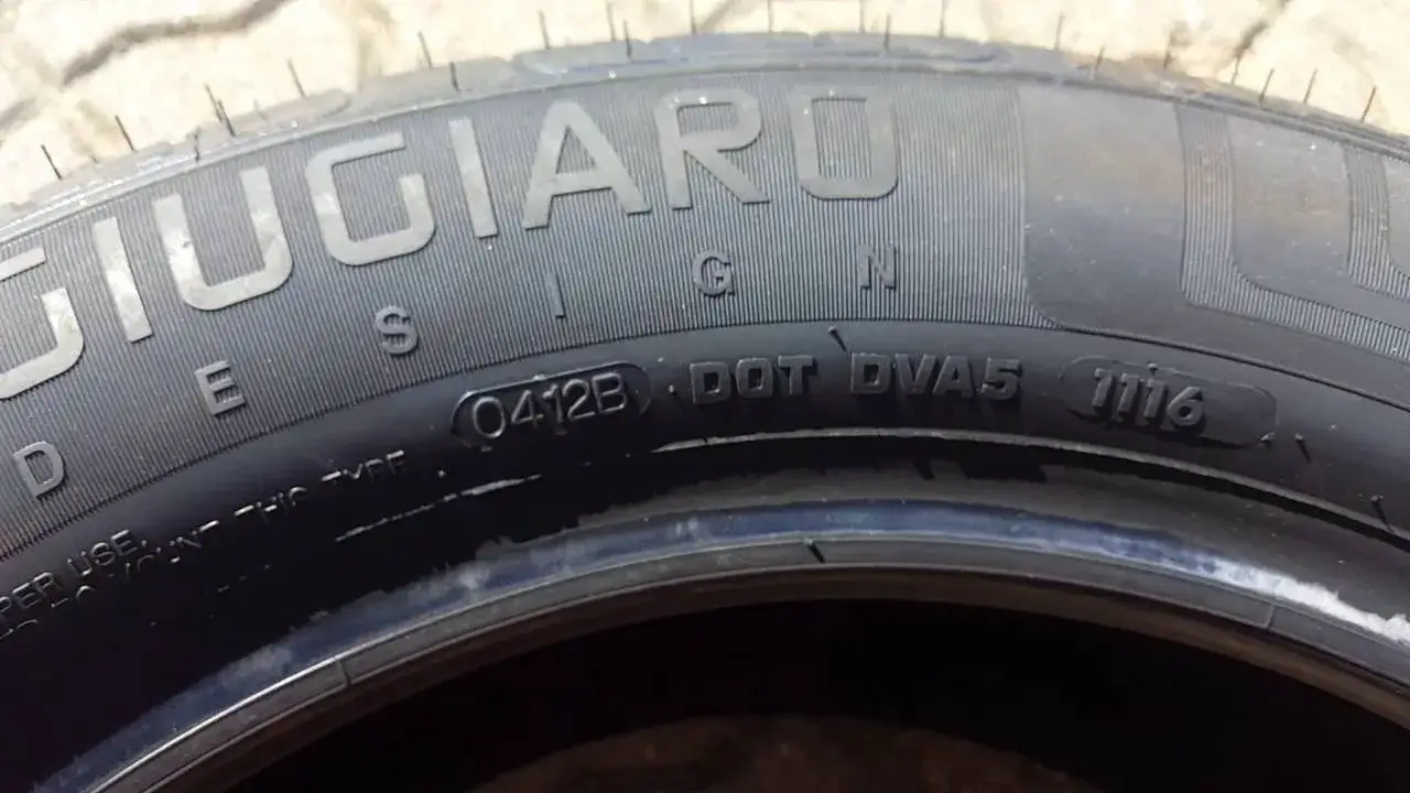 Zdjęcie Gdzie jest rok opony? Odkryj, jak uniknąć niebezpieczeństwa na drodze