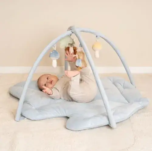 Zdjęcie Mata edukacyjna dla niemowlaka od kiedy? Odkryj jej korzyści i wiek użycia