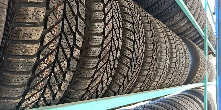 Zdjęcie Co ze starymi oponami? Legalne sposoby utylizacji i recyklingu