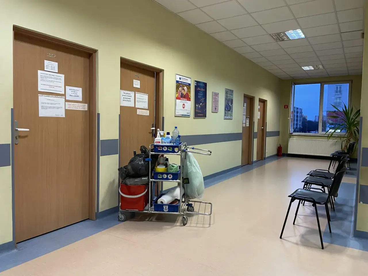 Zdjęcie Pracownik niemedyczny – kim jest i jakie ma obowiązki w szpitalu?