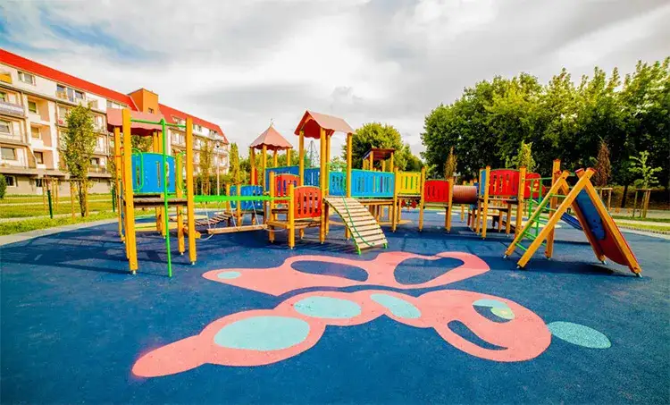 Zdjęcie Co znajdziemy na placu zabaw? Najważniejsze atrakcje i bezpieczeństwo