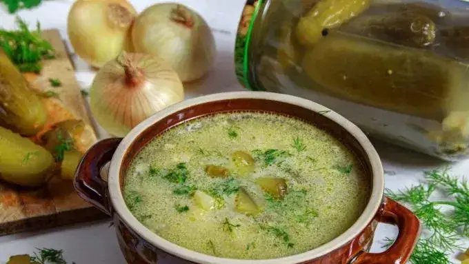 Zdjęcie Jak zaprawić zupę ogórkową, aby uzyskać niezapomniany smak?