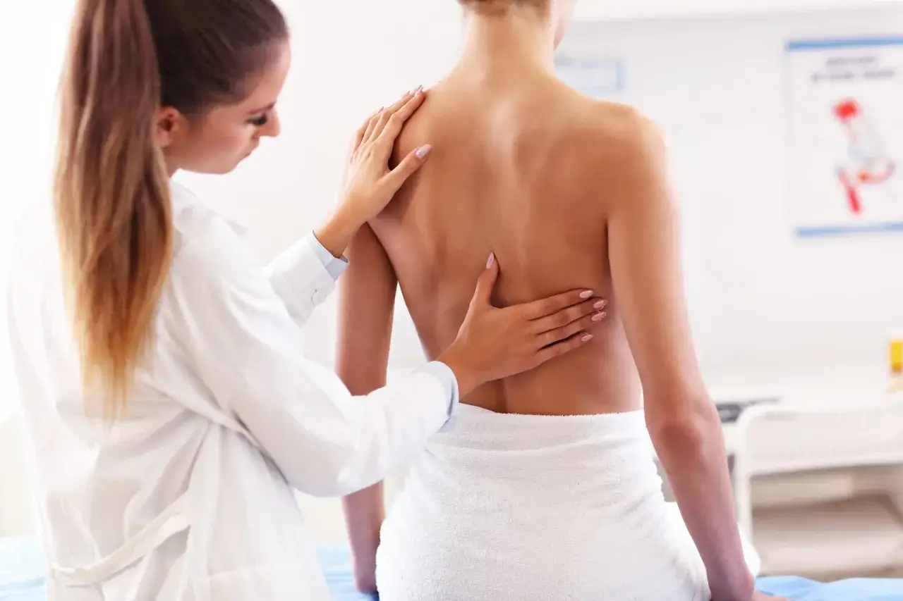 Zdjęcie Ile trwa rehabilitacja skoliozy? Kluczowe czynniki wpływające na czas terapii