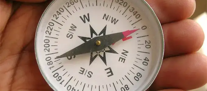 Zdjęcie Jak używać kompasu w zegarku? Nawigacja krok po kroku