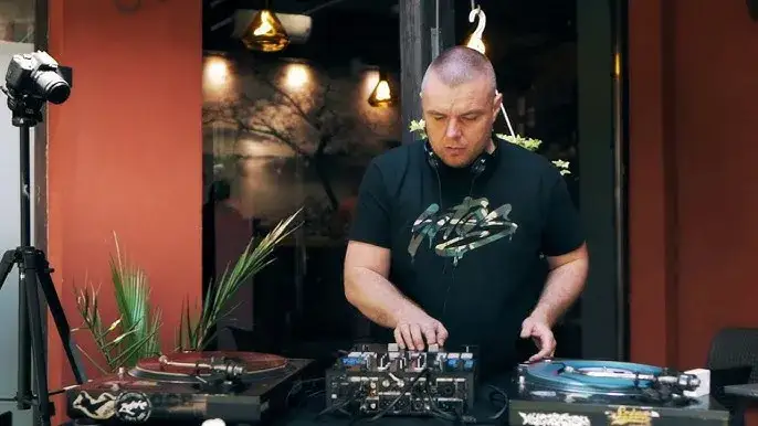 Zdjęcie DJ Trakmajster - Gdzie jest Zbyszek? Odkryj tajemnice tej piosenki