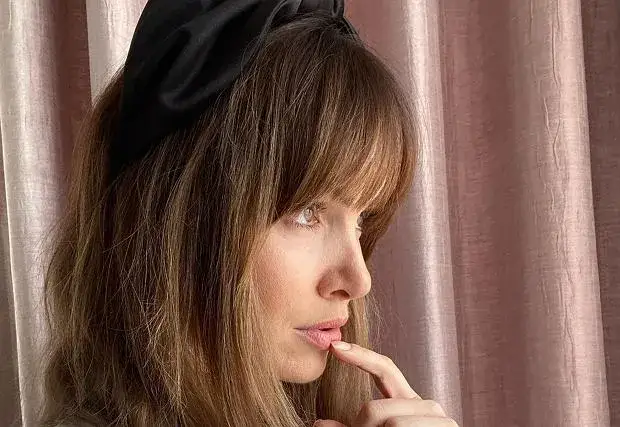 Zdjęcie Co zrobić z niechcianą grzywką? 7 skutecznych sposobów na stylizację i pielęgnację