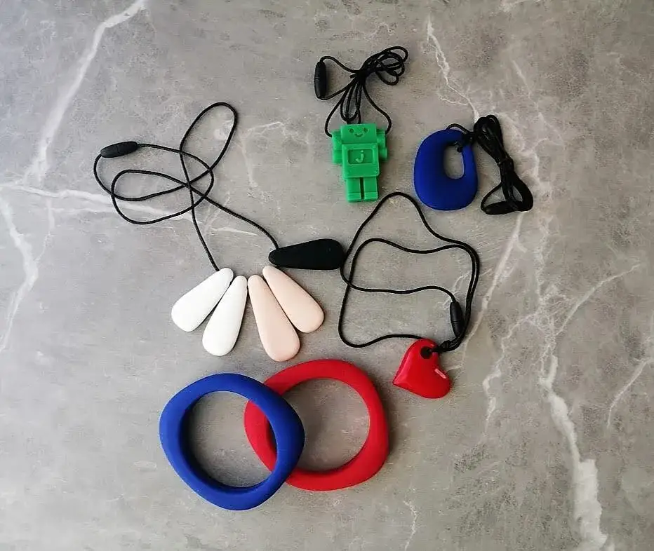 Zdjęcie Gryzaki sensoryczne dla starszych dzieci – jak pomóc w stresie i skupieniu