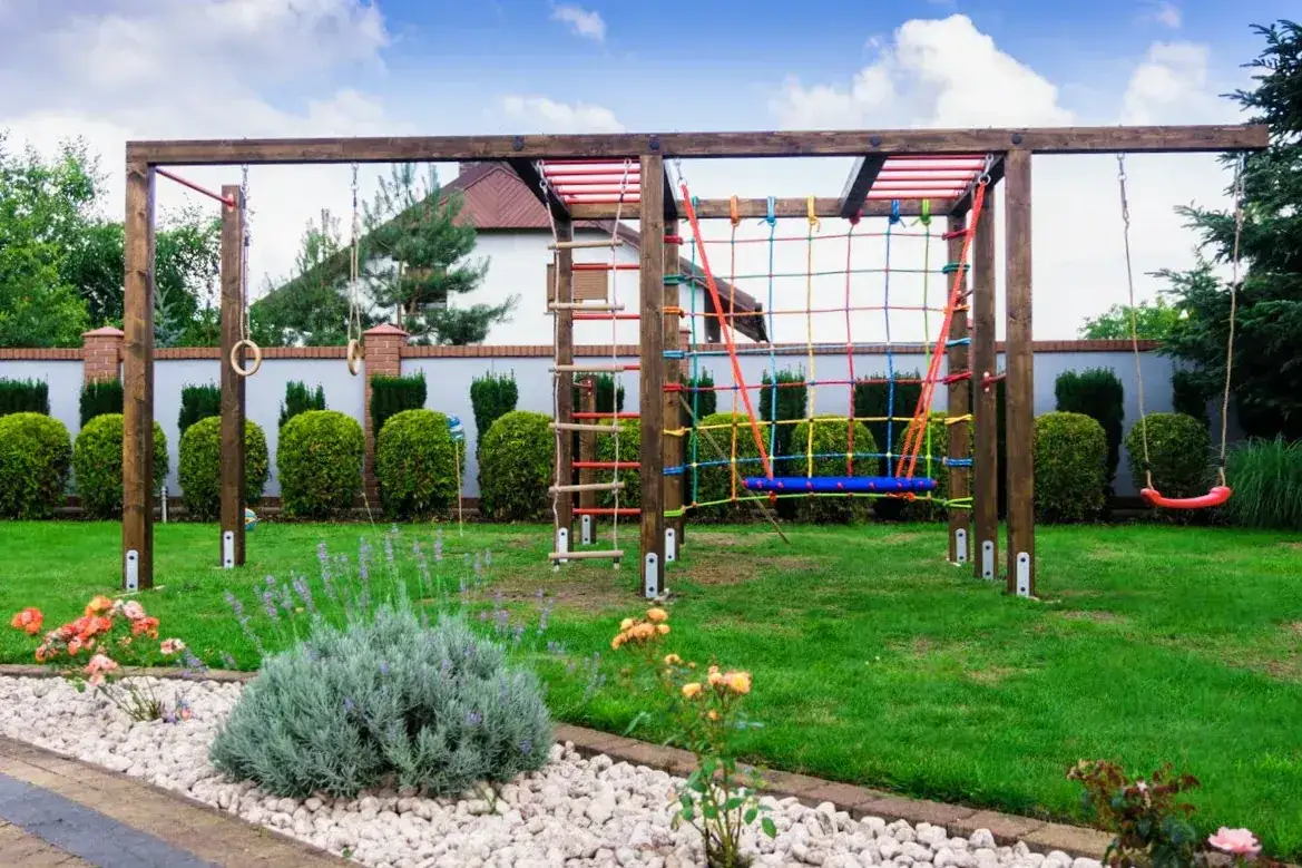 Zdjęcie Jak zbudować plac zabaw dla dziecka bezpiecznie i tanio w ogrodzie