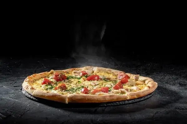 Zdjęcie Ile czasu piec pizzę w piekarniku? Kluczowe wskazówki i porady.