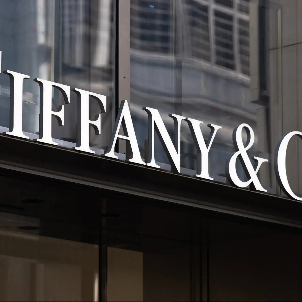 Zdjęcie Tiffany i Louis Vuitton: Jak przejęcie zmieniło rynek luksusu