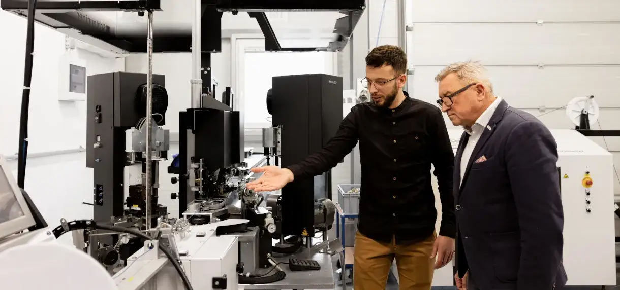 Zdjęcie Praca monter wiązek elektrycznych – atrakcyjne oferty i wymagania