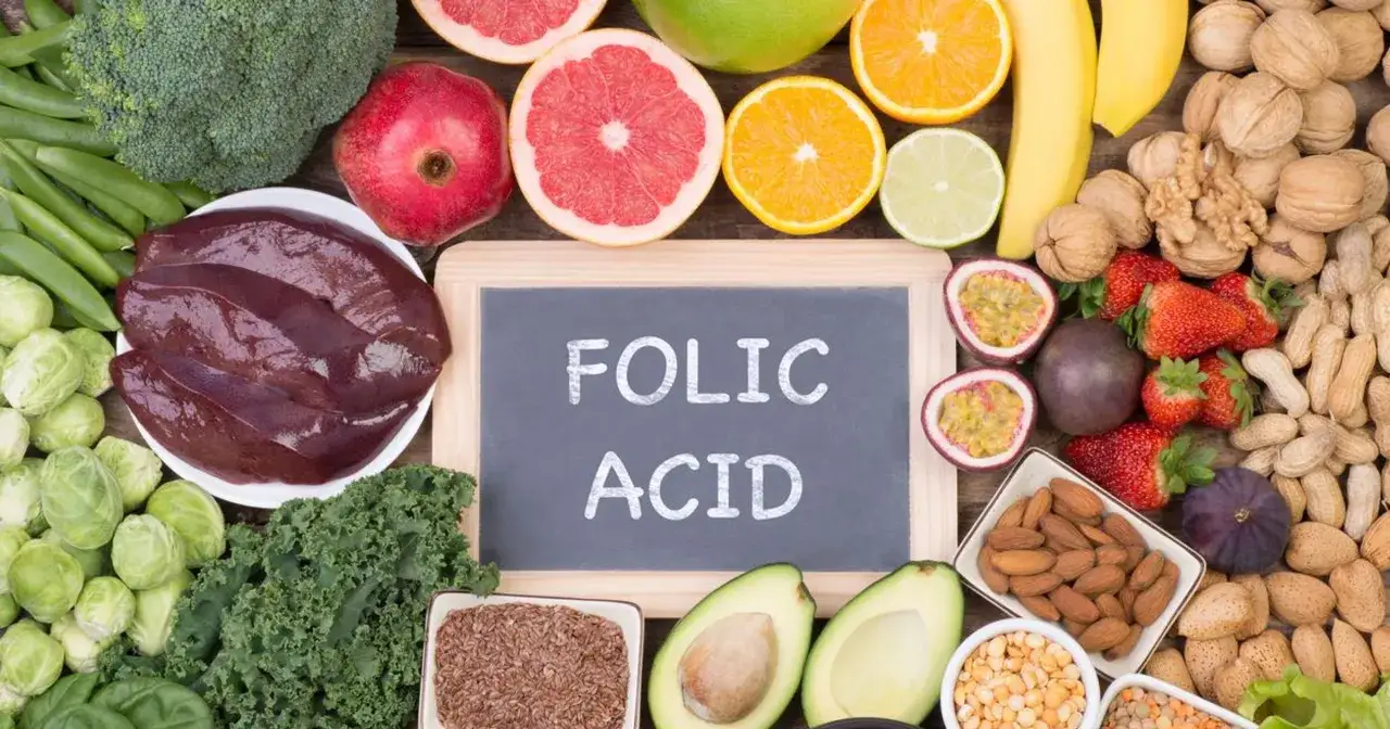 Zdjęcie Czy kwas foliowy ma wpływ na miesiączkę? Sprawdź, co musisz wiedzieć