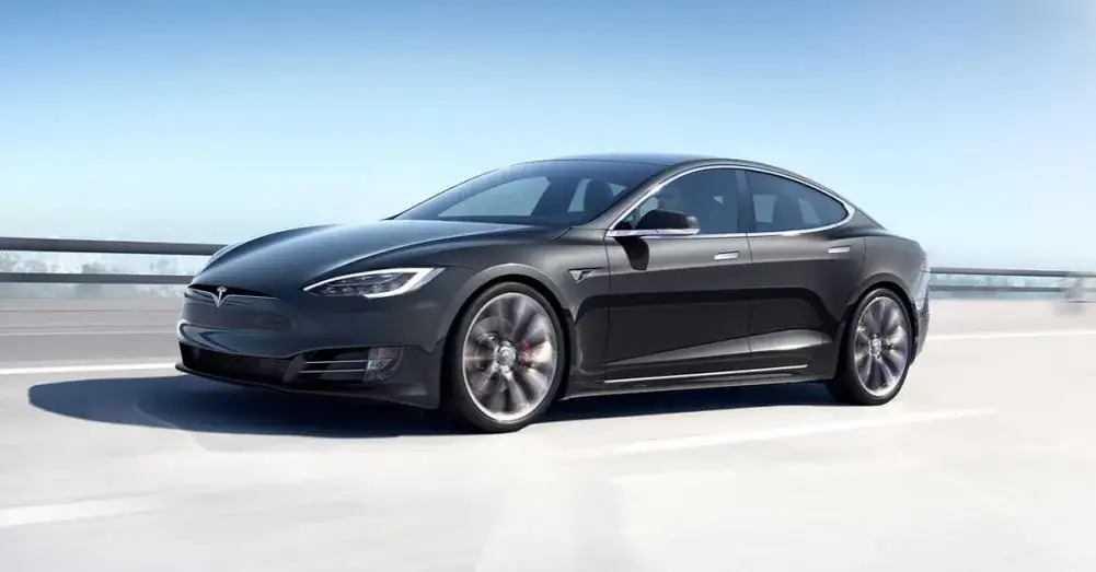 Zdjęcie Ile koni ma Tesla? Porównanie mocy modeli Model 3, S i X
