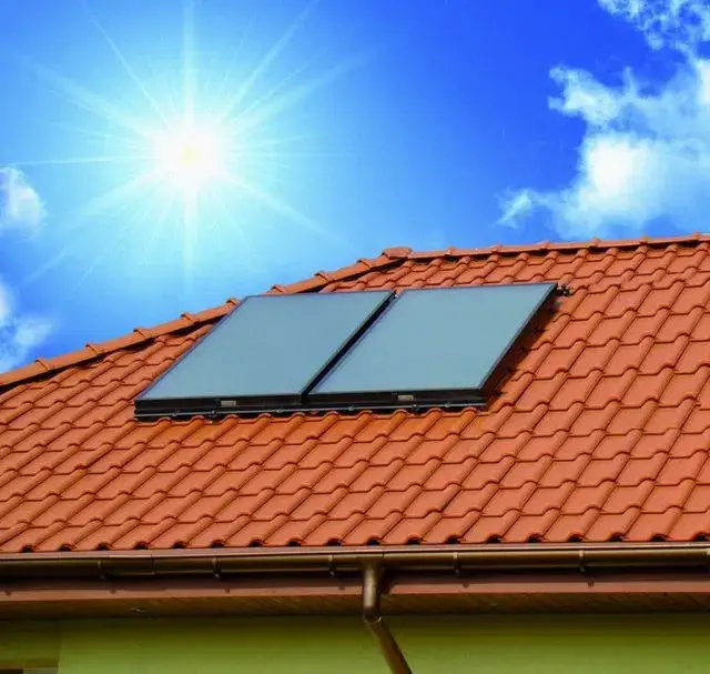 Zdjęcie Czy warto inwestować w kolektory słoneczne na wodę? Fakty i mity