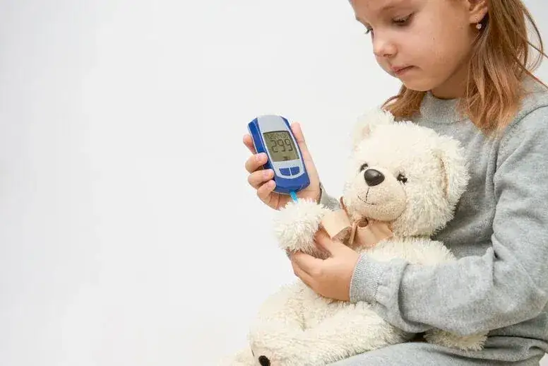 Zdjęcie Jak żyć z cukrzycą u dziecka - praktyczne porady i wsparcie emocjonalne