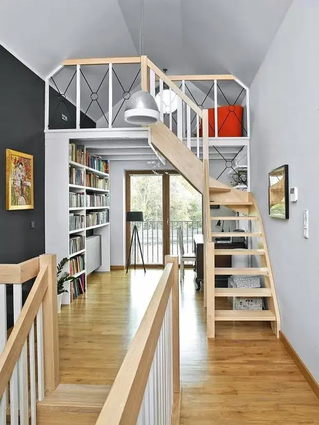 Zdjęcie Jak zbudować schody drewniane - uniknij najczęstszych błędów i kosztów