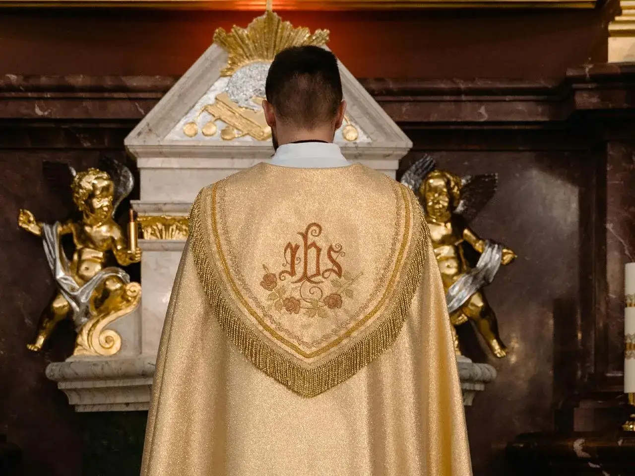 Zdjęcie Czy impreza w piątek to grzech? Odkryj, co mówi Kościół