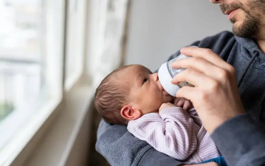 Zdjęcie Ile mleka modyfikowanego dla 7-miesięcznego dziecka? Sprawdź, jak uniknąć błędów w karmieniu!