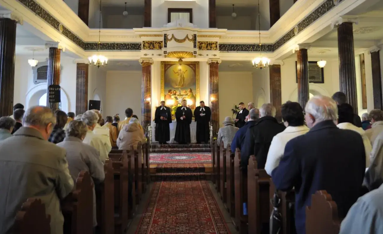 Zdjęcie Czym się różnią ewangelicy od katolików? Odkryj kluczowe różnice